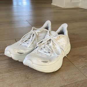 Hoka one one women’s size 8